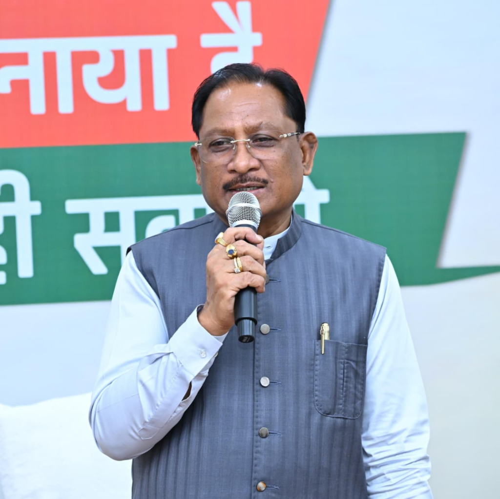 Courtesy Meet : छत्तीसगढ़ को मिली डीएम कार्डियोलॉजिस्ट की 2 सीट, लोगों को मिलेगा बेहतर इलाज का लाभ, चिकित्सक संगठन एवं मेडिकल छात्राओं ने मुख्यमंत्री का सम्मान कर जताया आभार