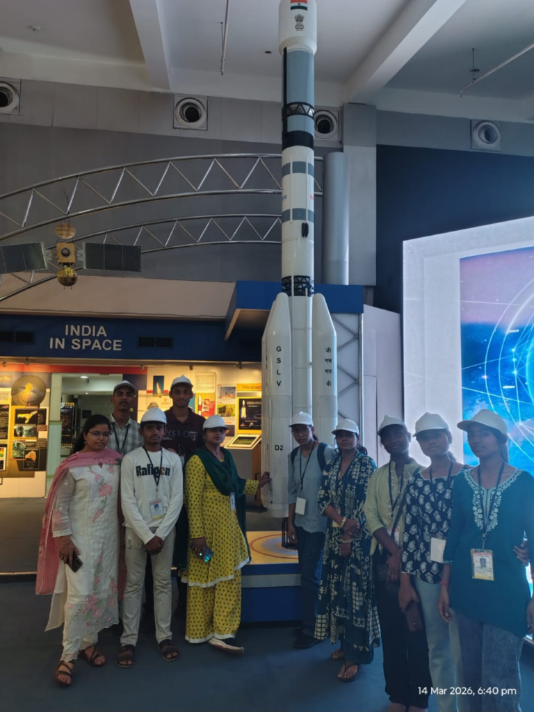 PM Shri Yojana के तहत विद्यार्थियों ने कोलकाता में लिया ज्ञान-विज्ञान का अनुभव