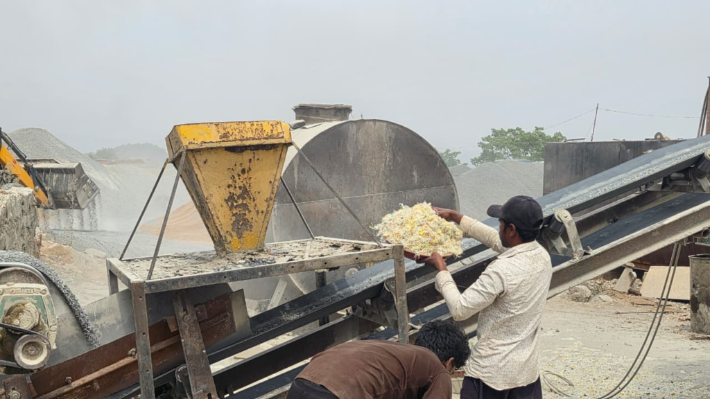 PM Sadak Yojana : कचरे से कमाई तक- प्लास्टिक वेस्ट बना जिले में आय और इंफ्रास्ट्रक्चर का नया आधार, अब प्लास्टिक वेस्ट से चमकेंगी प्रधानमंत्री ग्रामीण सड़क