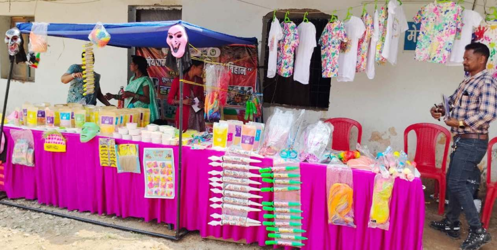 Holi 2026 : बस्तर की खुशबू और हर्बल रंगों से महकेगी होली, जगदलपुर कलेक्टोरेट में सजे स्व-सहायता समूहों के विशेष स्टॉल