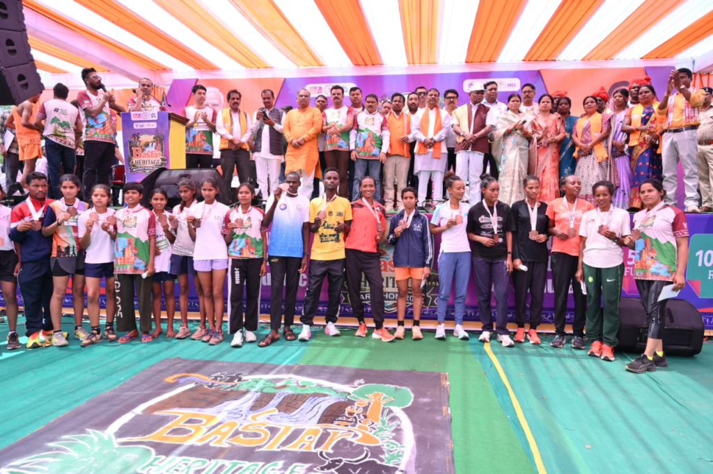 Bastar Heritage Marathon 2026 : 9,800 से अधिक धावकों के साथ रचा इतिहास, वैश्विक मंच पर चमका बस्तर