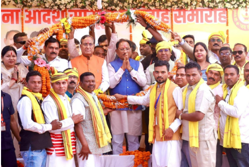 CM Vishnu : आदिवासियों के उत्थान के लिए प्रतिबद्ध है हमारी सरकार, कसडोल में कंवर समाज सामुदयिक भवन तथा पलारी में सामुदायिक भवन निर्माण हेतु 50-50 लाख रुपए की घोषणा