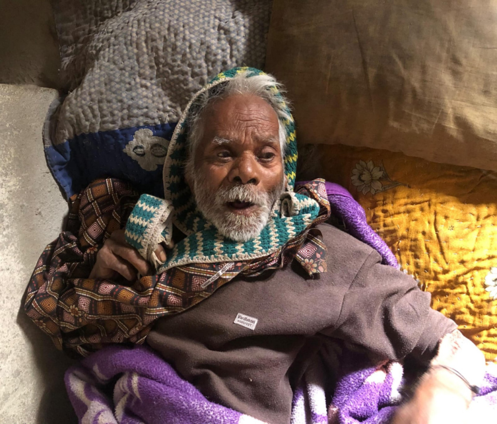 PM Awaas योजना से बुजुर्गों को मिल रहा सुरक्षित आश्रय, 100 वर्षीय सोहद राम चक्रेश को मिला पक्का घर, जीवन में आई नई सुरक्षा और सम्मान