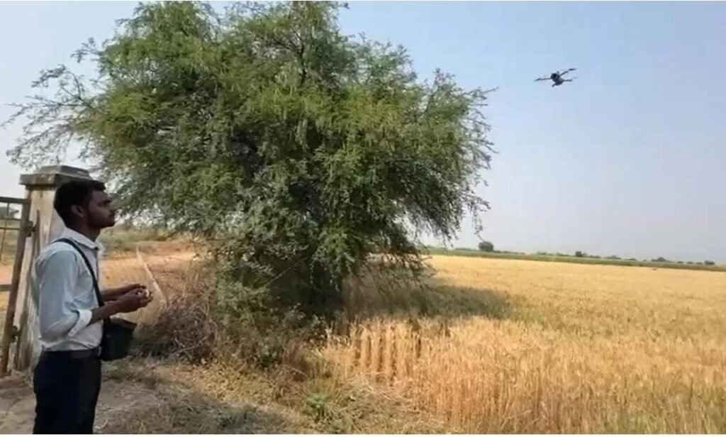 Drone Surveillance : ब्रेकिंग…! DIG के नेतृत्व में नशे के खिलाफ बड़ा अभियान…दुर्ग और बेमेतरा जिलों में खेतों-बाड़ियों और फार्म हाउसों की निगरानी कर रही है ‘ड्रोन’