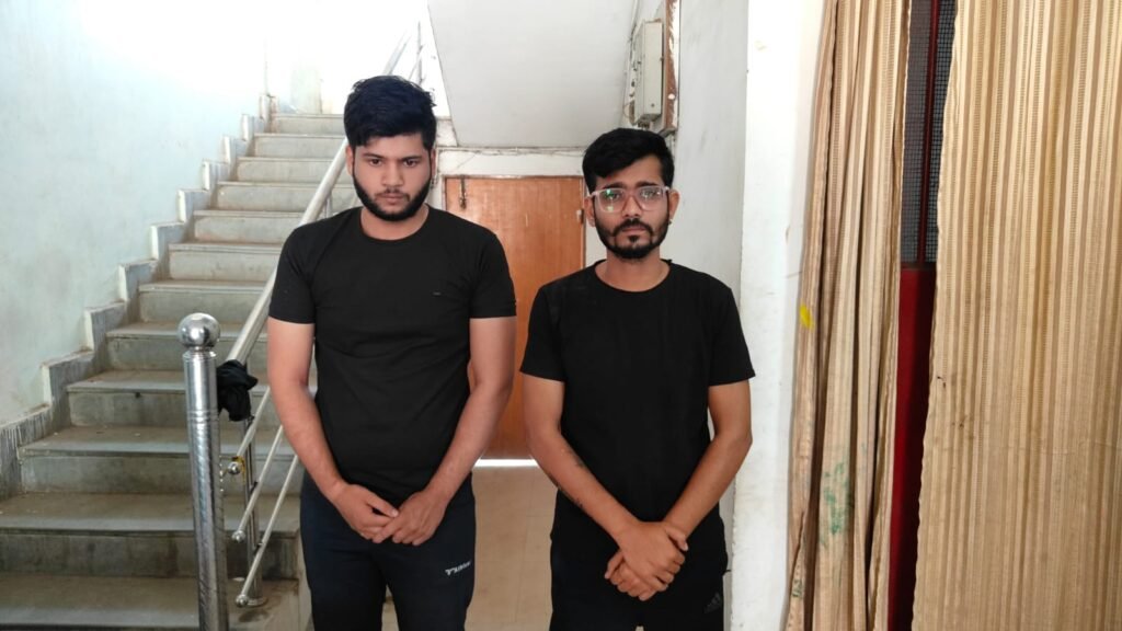 Loot Case : पुलिस बनकर ट्रेलर चालक से लूटपाट…! पुलिस ने चंद ही घंटों में दो आरोपियों को किया गिरफ्तार…नकदी जब्त