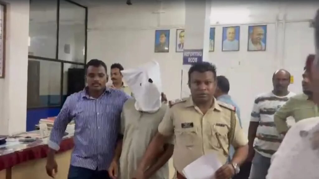 POCSO Act : गोवा में पार्षद के बेटे की करतूत से दहला इलाका…! 3 वर्षों से छोटी बच्चियों से कर रहा था यौन शोषण…शराब पार्टी में खुली आरोपी की पोल…गुस्से का माहौल