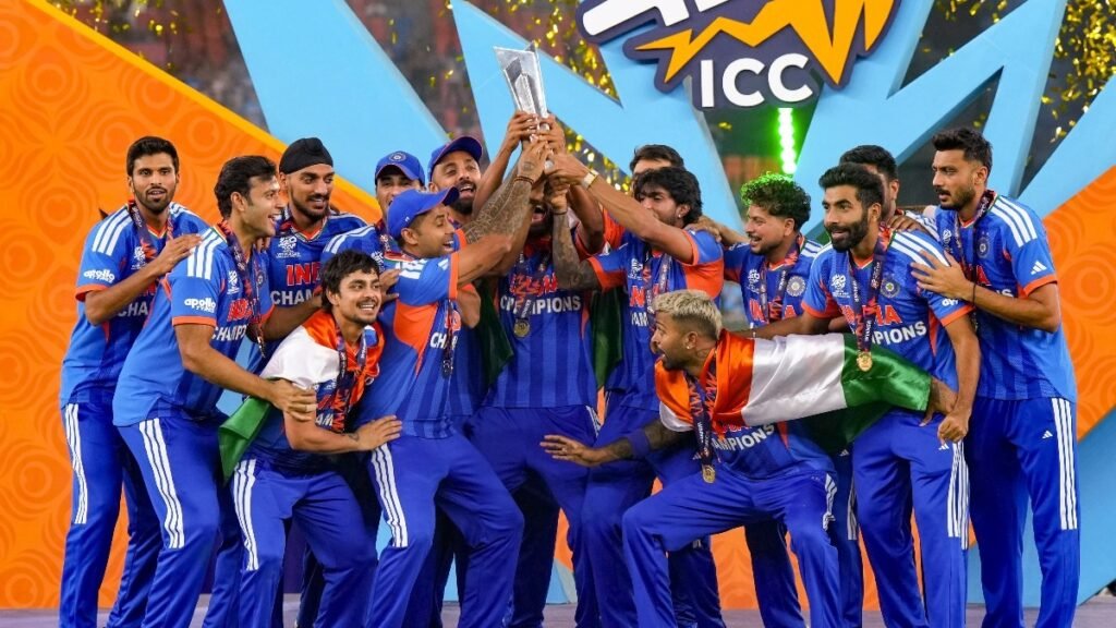 World Cup Champions : भारत की ऐतिहासिक जीत…! BCCI ने दी 131 करोड़ रुपये की इनामी राशि…किसे कितनी राशि मिली…? यहां देखें List