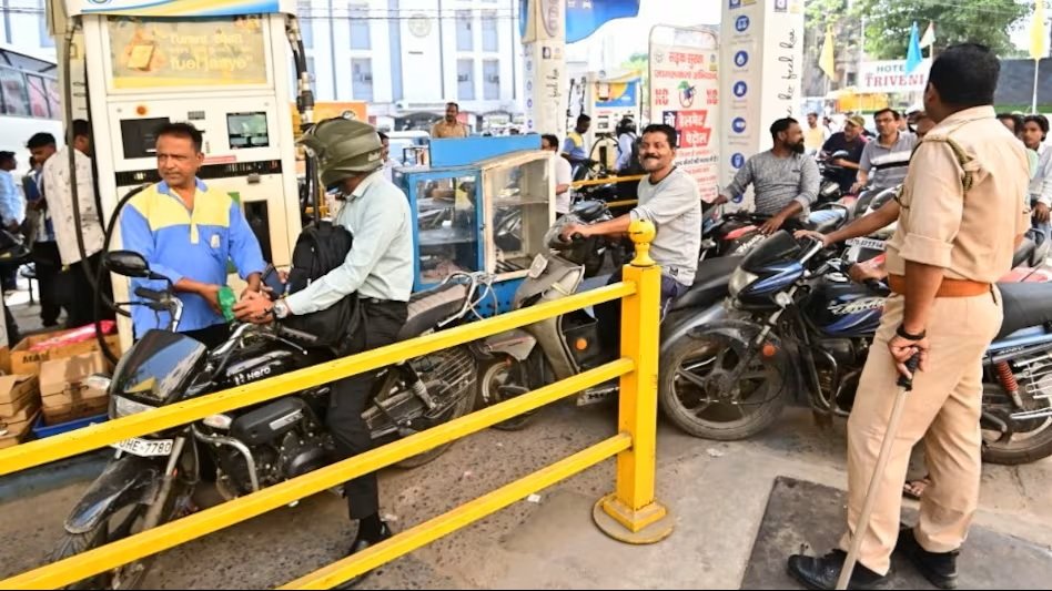 Fuel Price Cut : ब्रेकिंग न्यूज…! मोदी सरकार का महंगाई पर बड़ी राहत…पेट्रोल-डीजल 10 रुपये सस्ते…केंद्र ने घटाई एक्साइज ड्यूटी
