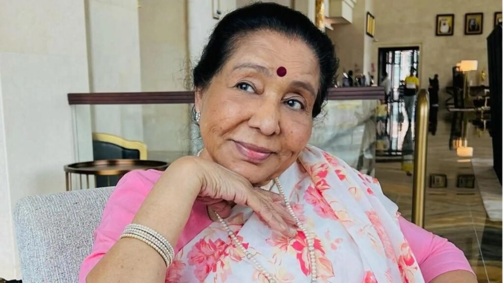 Pray For Asha Bhosle : बिग ब्रेकिंग…आशा भोसले को हार्ट अटैक…मुंबई के Breach Candy Hospital में भर्ती…परिवार साथ मौजूद…फैंस में चिंता