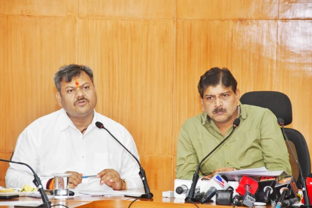 Railway Achievement 2026 : रायपुर रेल मंडल ने रचा इतिहास…! 4983 करोड़ का राजस्व…शून्य दुर्घटना वर्ष दर्ज…टॉप-10 में शामिल…DRM दयानंद का खुलासा