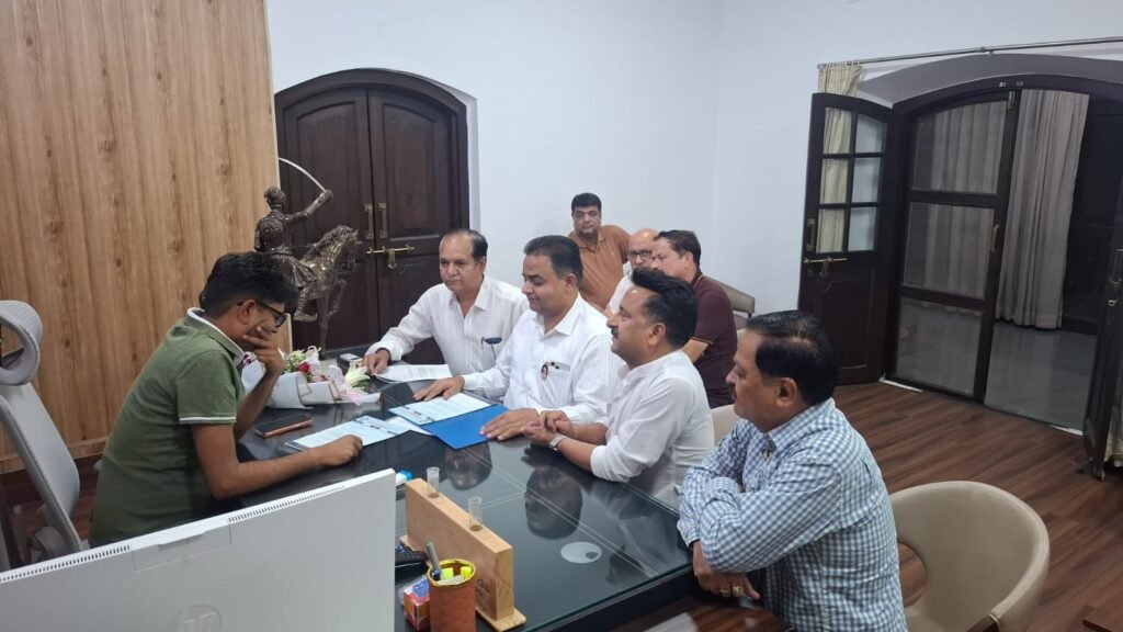 GST on Soap Detergents : छोटे उद्योग पर GST का बोझ…! 5% टैक्स की मांग लेकर चैंबर प्रतिनिधिमंडल ने सौंपा ज्ञापन…वित्त मंत्री ने दिया भरोसा