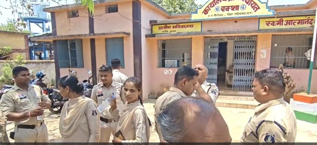 Panchayat Dispute : गरियाबंद में सरपंच के खिलाफ बगावत…! अविश्वास प्रस्ताव पर वोटिंग…पंचायत में हंगामा…भारी पुलिस बल तैनात…देखें VIDEO