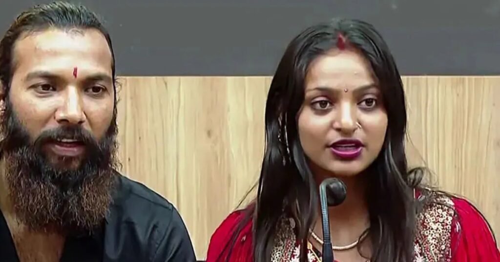 Monalisa Viral Girl Case : महाकुंभ की वायरल मोनालिसा गर्ल केस में ट्विस्ट…! फर्जी नाबालिग बर्थ सर्टिफिकेट पर गिरी गाज…CMO को हटाया