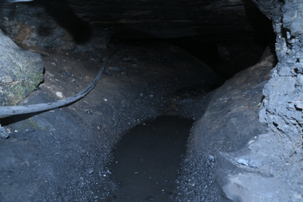 Illegal Coal Mining : करीब 150 मीटर लम्बे सुरंग में अवैध कोयला खनन पर सख्ती, सेंट्रल फ्लाइंग स्क्वाड की बड़ी कार्रवाई…अवैध खनन, परिवहन, भण्डारण में लगे लोगों में मचा हड़कंप