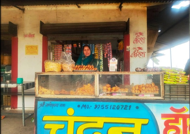 Self Help Group : स्व-सहायता समूह से जुड़कर बदली जिंदगी की तस्वीर, स्वरोजगार अपनाकर “लखपति दीदी” बनीं सम्पत्ति प्रजापति