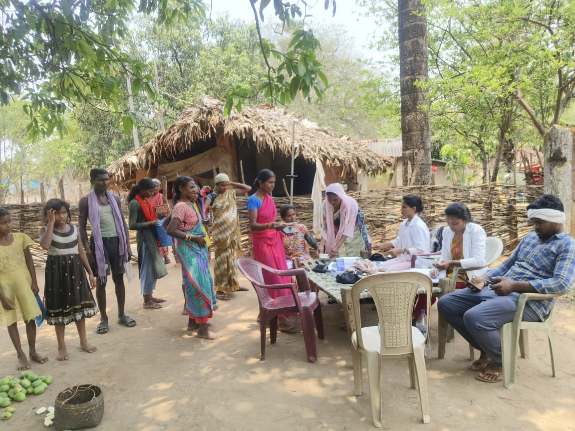 Bastar में स्वास्थ्य अभियान ने पकड़ी रफ्तार, दूरस्थ अंचलों तक बढ़ा भरोसा, 10 दिनों में 6.39 लाख से अधिक लोगों की स्क्रीनिंग, दुर्गम अंचलों तक पहुंचीं टीमें; हजारों मरीजों को मिला निःशुल्क उपचार