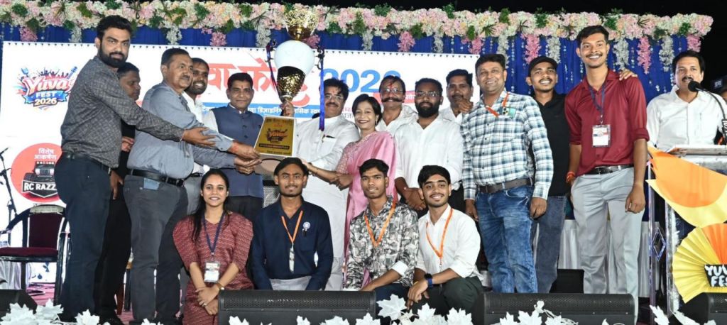 Yuva Fest 2026 का भव्य समापन… दायरा बैंड के सुरों पर थिरका धमतरी, विकसित भारत के आधार स्तंभ हैं युवा- मंत्री  टंकराम वर्मा