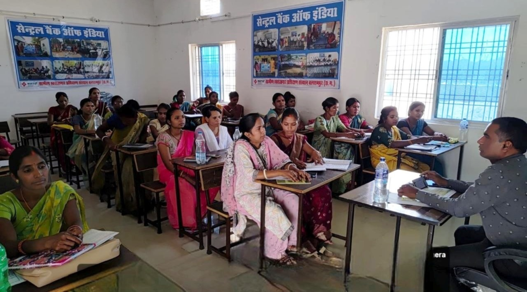 Skill Development : पशु सखियों के प्रशिक्षण से ग्रामीण अर्थव्यवस्था को नई दिशा, आजीविका, आत्मनिर्भरता और पशुधन विकास का सशक्त मॉडल बन रहा छत्तीसगढ़