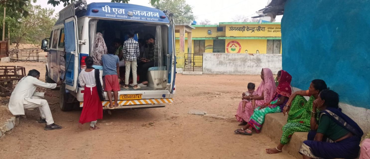 Tribal Development : वनांचलों की ‘संजीवनी’ बनी मोबाइल मेडिकल यूनिट: साढ़े तीन माह में 2000 से अधिक ग्रामीणों का हुआ निःशुल्क उपचार, विशेष पिछड़ी जनजातियों के द्वार तक पहुँचा अस्पताल