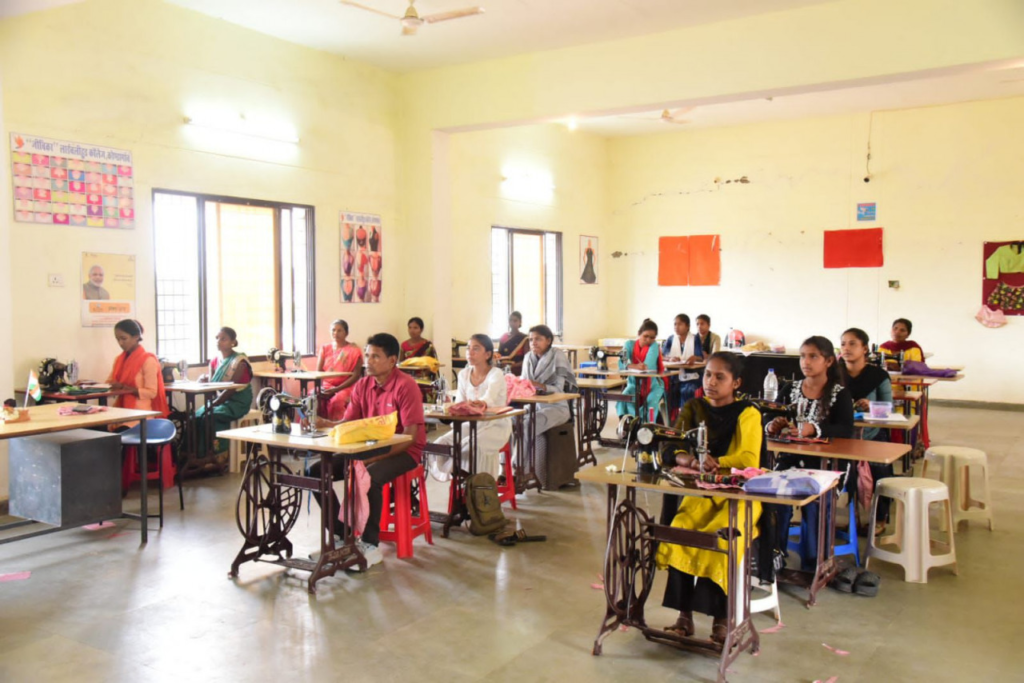 Rehabilitation Policy : पुनर्वासित व्यक्तियों को मिल रही आत्मनिर्भरता की नई राह, कौशल प्रशिक्षण से बन रहे हुनरमंद