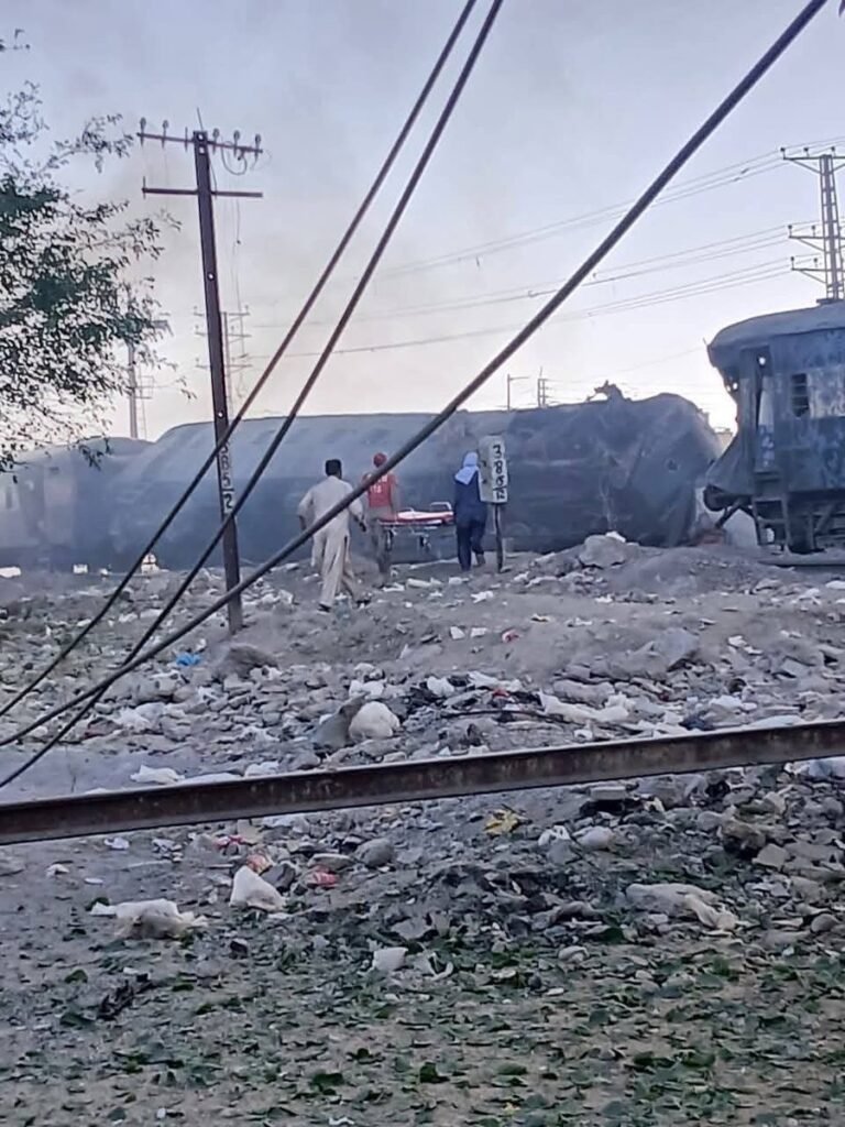 Pakistan Bomb Blast : बलूचिस्तान में बड़ा आतंकी हमला…! धमाके से उड़ गईं गाड़ियां…कई सैनिकों की मौत…क्वेटा में हाई अलर्ट…देखें VIDEO