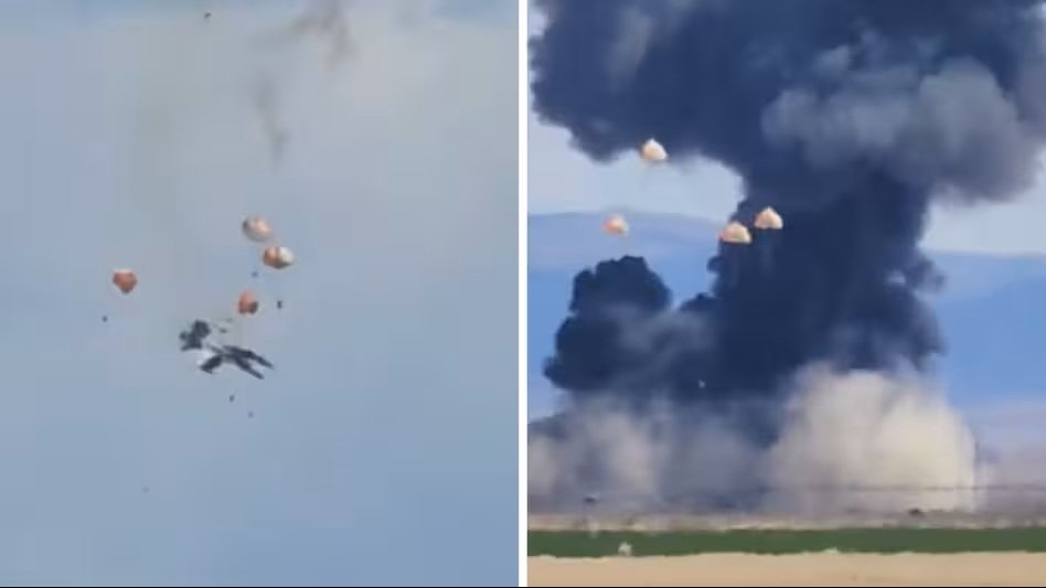 Air Show में बड़ा हादसा…! हवा में टकराए दो फाइटर जेट…आसमान में बिखरे विमान के टुकड़े…VIDEO वायरल