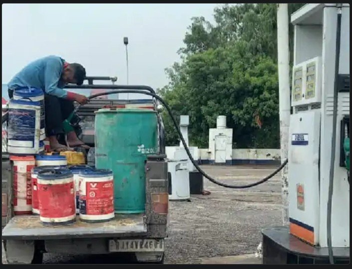 Fuel Alert : छत्तीसगढ़ सरकार ने पेट्रोल-डीजल की उपलब्धता को लेकर किया बड़ा अपडेट जारी…! ड्रम-जेरीकेन में बिक्री पर रोक