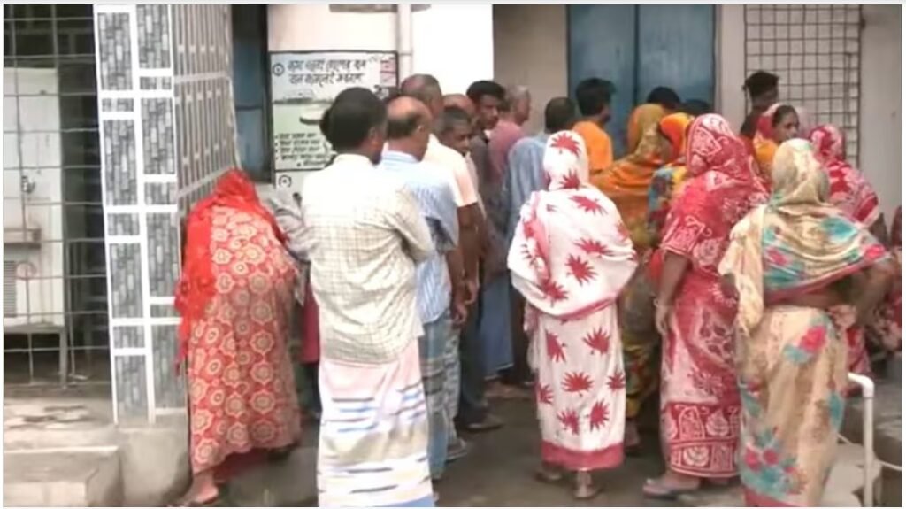 West Bengal Re Polling : बंगाल के फलता में बंपर वोटिंग…! 3 बजे तक 74.1% मतदान…बूथों के बाहर लगी लंबी कतारें