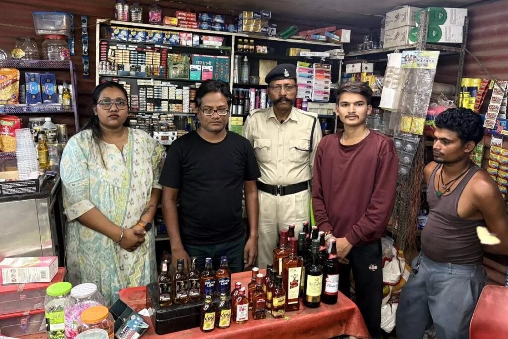 Excise Raid in Raipur : रायपुर के इस पान ठेले पर बिक रही थी विदेशी शराब और बीयर…! आबकारी टीम की दबिश…आरोपी गिरफ्तार