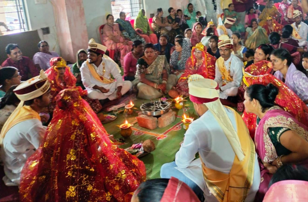 CM Kanya Vivah Yojana के तहत पामगढ़ में 15 जोड़े बंधे परिणय सूत्र में, जनप्रतिनिधियों ने नवदंपत्तियों को सुखद वैवाहिक जीवन की दी शुभकामनाएं