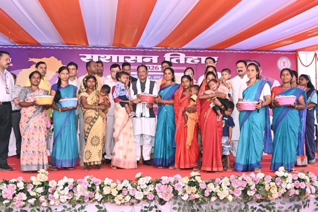 CM Vishnu : जनता की सेवा ही हमारा कर्तव्यए सुशासन तिहार जनविश्वास का माध्यम, लेमरू पहुंचे मुख्यमंत्री… चौपाल लगाकर सुनी ग्रामीणों की समस्याएं