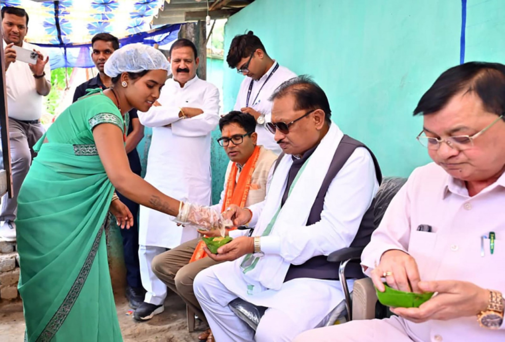 Lakhpati Didi मंजू की संघर्षगाथा बनी आत्मनिर्भरता की प्रेरक मिसाल, लखपति दीदी योजना से मिली नई उड़ान, छोटे व्यवसाय से बढ़ा आत्मविश्वास और आजीविका