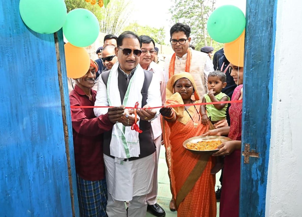 PM Awaas : पक्के घर का सपना हुआ साकार, मुख्यमंत्री विष्णु देव साय ने लेमरू में हितग्राही धरम सिंह के नए आवास में कराया गृह प्रवेश
