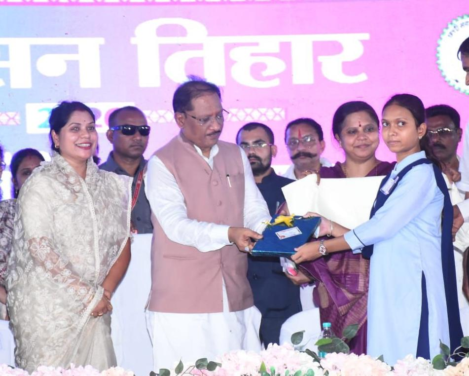 CG News : ग्रामीण अंचल की बेटी बनी प्रेरणा, मुख्यमंत्री विष्णुदेव साय ने सराहा उत्कृष्ट प्रदर्शन