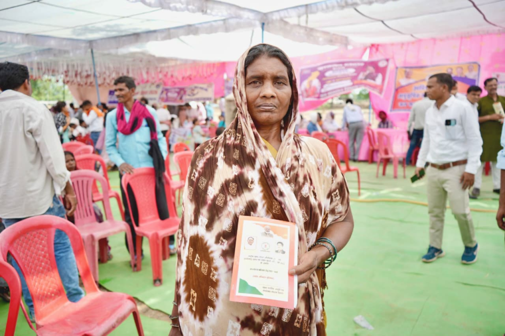 Sushasaan Tihar से ग्रामीणों को मिल रही राहत और सुविधाओं की सहज पहुंच, जनसमस्या निवारण शिविर में वृद्ध लक्ष्मीन बाई की समस्या का हुआ त्वरित समाधान