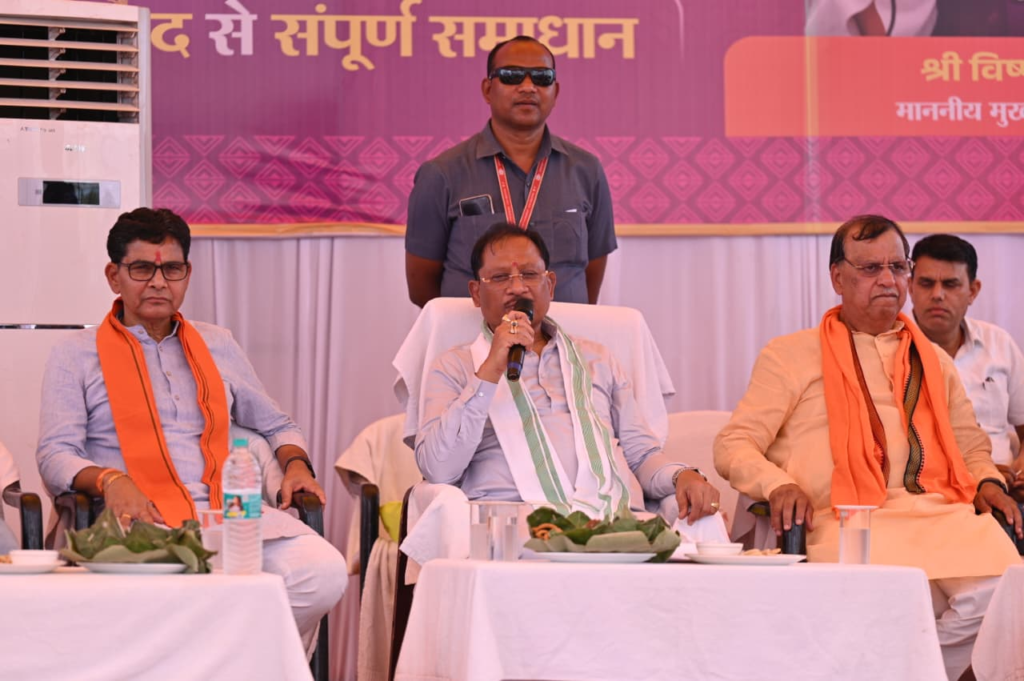 CM Inaugration : करहीबाजार समाधान शिविर में मुख्यमंत्री ने दी विकास कार्यों की सौगात, विभिन्न योजनाओं के हितग्राहियों से किया संवाद