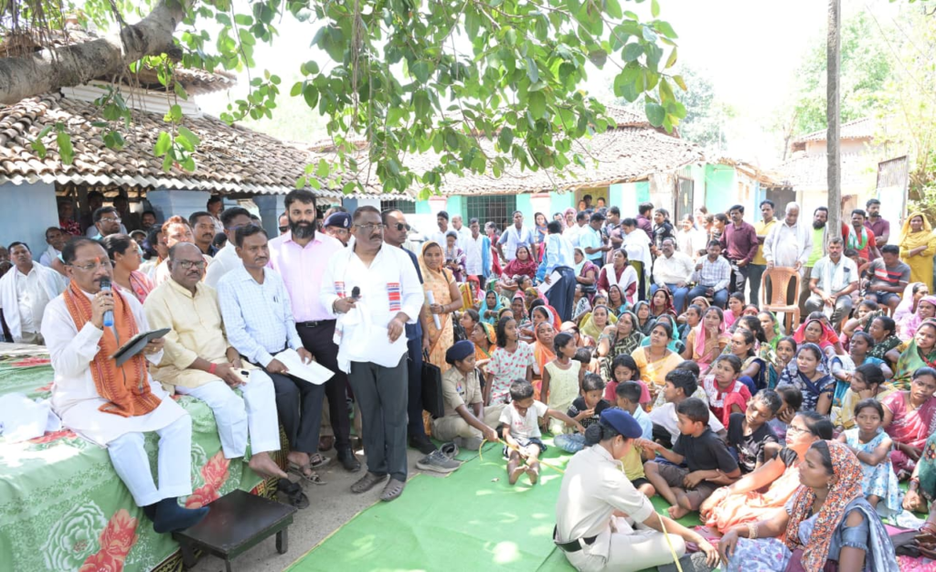 Sushasaan Tihar में मुख्यमंत्री पहुंचे चंदागढ़,  बरगद की छांव में सजी जनचौपाल