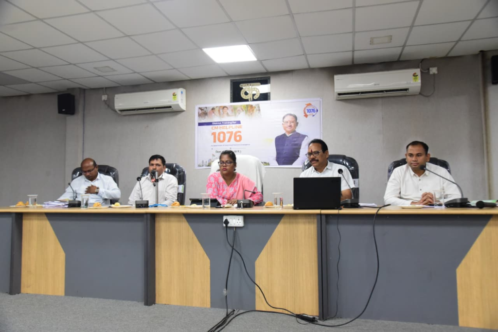 CM Helpline के प्रभावी संचालन हेतु अधिकारियों को दिया गया प्रशिक्षण, 1076 पर दर्ज कर सकेंगे शिकायत, सीधे मुख्यमंत्री कार्यालय तक पहुंचेगी जानकारी