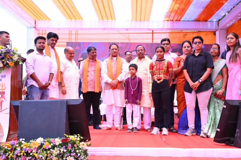 CM Vishnu : प्रधानमंत्री के नेतृत्व में देश की सनातन संस्कृति को मिला नया गौरव, राजधानी रायपुर में आयोजित सोमनाथ स्वाभिमान पर्व में शामिल हुए मुख्यमंत्री