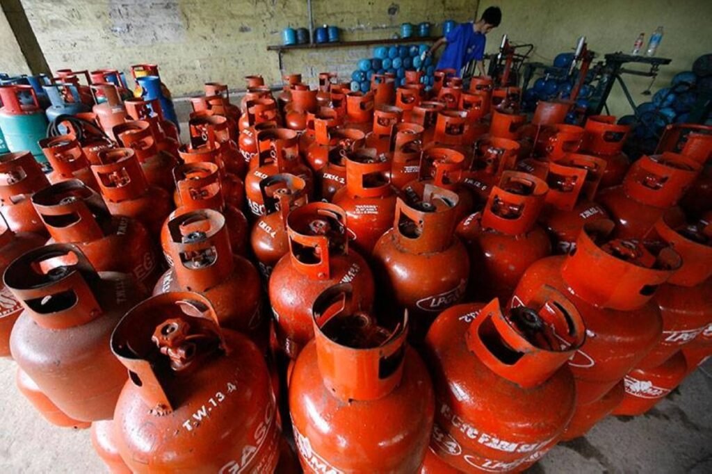 LPG Scam : महासमुंद में LPG स्कैम का बड़ा खुलासा…! थाने में खड़े ट्रकों से बेच दी ₹1,50,00,000 की गैस…फूड ऑफिसर मास्टरमाइंड…मिले थे ₹50 लाख रिश्वत