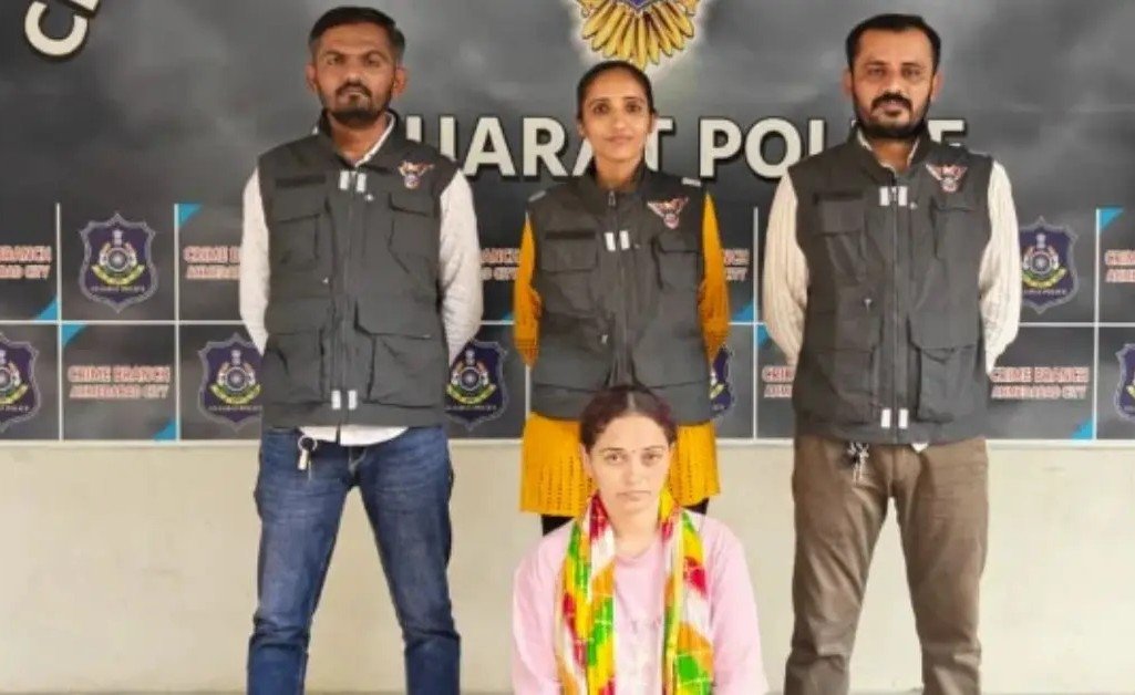 Jewellery Theft Case : शादीशुदा प्रेमी के लिए शोरूम से चुराए 1.66 करोड़ के गहने…! युवती नहाकर लौटी तो गायब था प्रेमी और गहने…होटल में ही बदल दिया पूरा प्लान…नई जिंदगी का सपना बना जेल की सलाखें