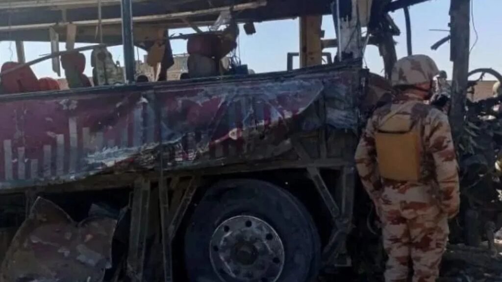 Pakistan Army Camp Attack : पाकिस्तानी सेना के कैंप पर बड़ा आत्मघाती हमला…! 15 सैनिकों की मौत…TTP ने ली जिम्मेदारी