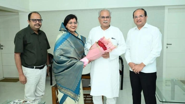 Chhattisgarh Mahila Congress : कांग्रेस ने लिया बड़ा सियासी फैसला…! संगीता सिन्हा बनीं छत्तीसगढ़ महिला कांग्रेस की प्रभारी अध्यक्ष…दिल्ली से आया आदेश
