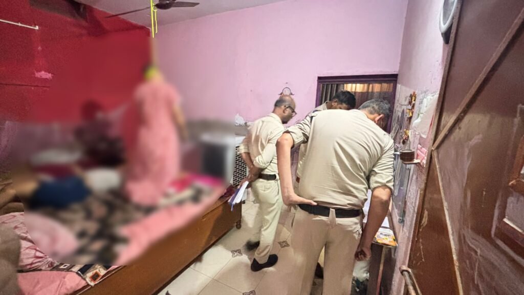 Family Mass Suicide : दुर्ग में झकझोर देने वाली घटना…! एक ही घर में 4 लाशें…पहले 2 मासूम बच्चों को उतारा मौत के घाट…फिर पति-पत्नी ने लगा ली फांसी…यहां देखें VIDEO