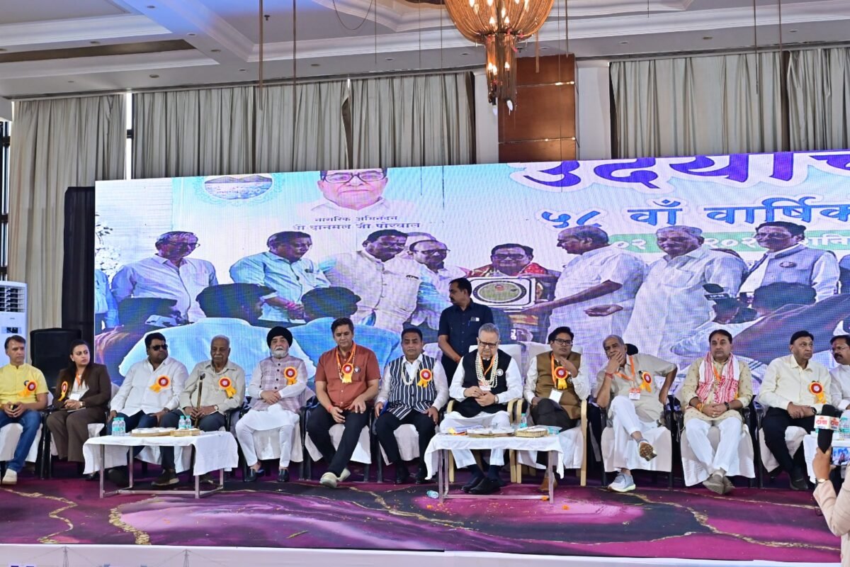 Business Summit : राजनांदगांव को मिली बड़ी सौगात…! SCR में शामिल…7.5 एकड़ में बनेगा स्टेडियम…चैंबर महासम्मेलन में गूंजा विकास का विजन…डॉ. रमन सिंह और ओपी चौधरी ने दी विकास की डबल डोज