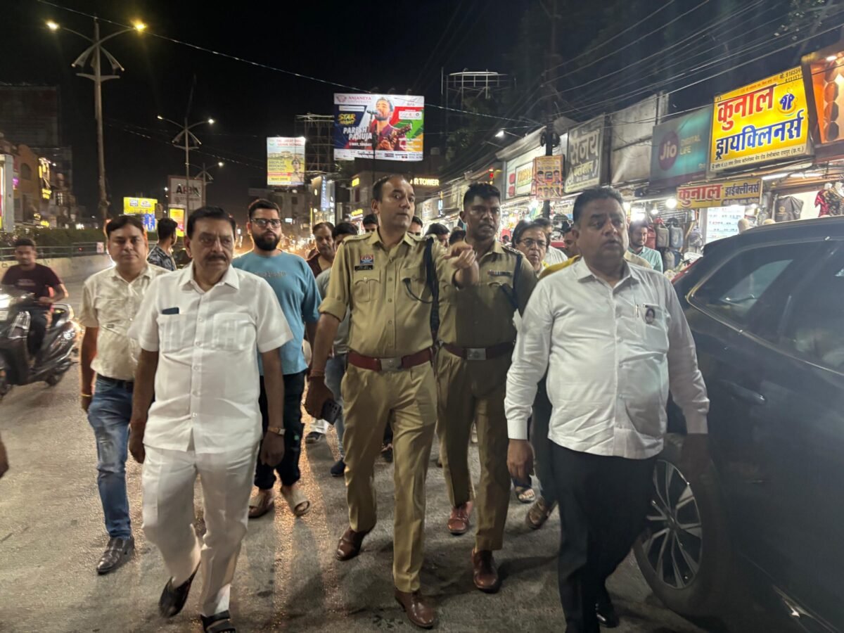 Parking Issue Update : रायपुर के तेलीबांधा में ट्रैफिक जाम खत्म करने की तैयारी…व्यापारियों को मिलेगी बड़ी राहत…चैंबर अध्यक्ष ने किया निरीक्षण…बोले- अब नहीं लगेगा जाम