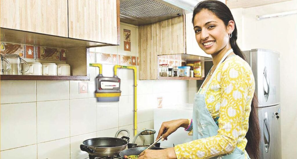 LPG New Rules : 1 जुलाई से बदल जाएंगे LPG के नियम…! इन ग्राहकों का गैस कनेक्शन हो सकता है बंद…जानिए क्या करना होगा