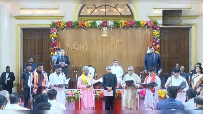 Cabinet Expansion : बंगाल में बड़ा सत्ता विस्तार…! शुभेंदु सरकार के 35 नए मंत्रियों ने ली शपथ…21 कैबिनेट मंत्री…10 राज्यमंत्री शामिल…BJP ने बदला बंगाल का सियासी समीकरण…राजनीतिक गलियारों में मचा हड़कंप