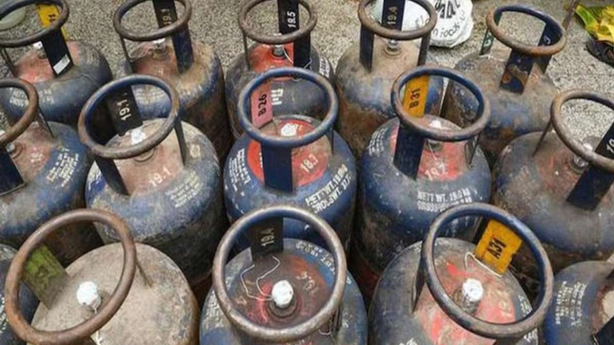 LPG Price Hike : गैस सिलेंडर फिर महंगा…! 6 महीने में दोगुनी हुई कीमत…जनवरी में ₹1691, अब ₹3113 पहुंचा कमर्शियल सिलेंडर…1 जून से नई कीमतें लागू