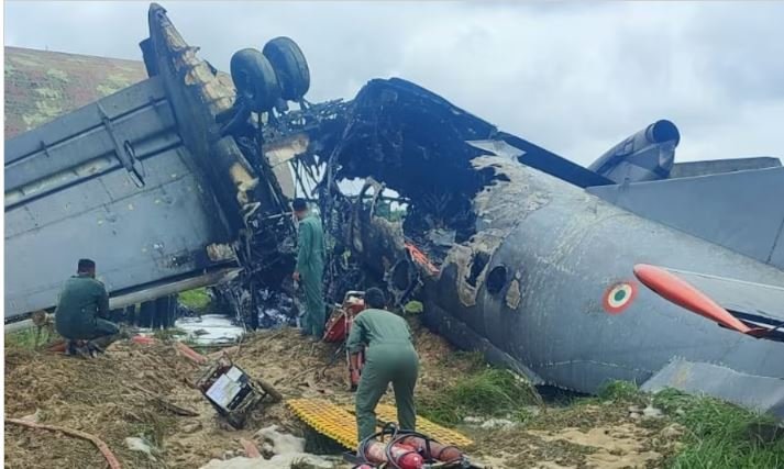 Indian Air Force AN-32 Crash : असम में बड़ा हादसा…! लैंडिंग के दौरान IAF का AN-32 विमान हुआ क्रैश…! विमान में सवार क्रू मेंबर्स की स्थिति स्पष्ट नहीं…यहां देखें VIDEO